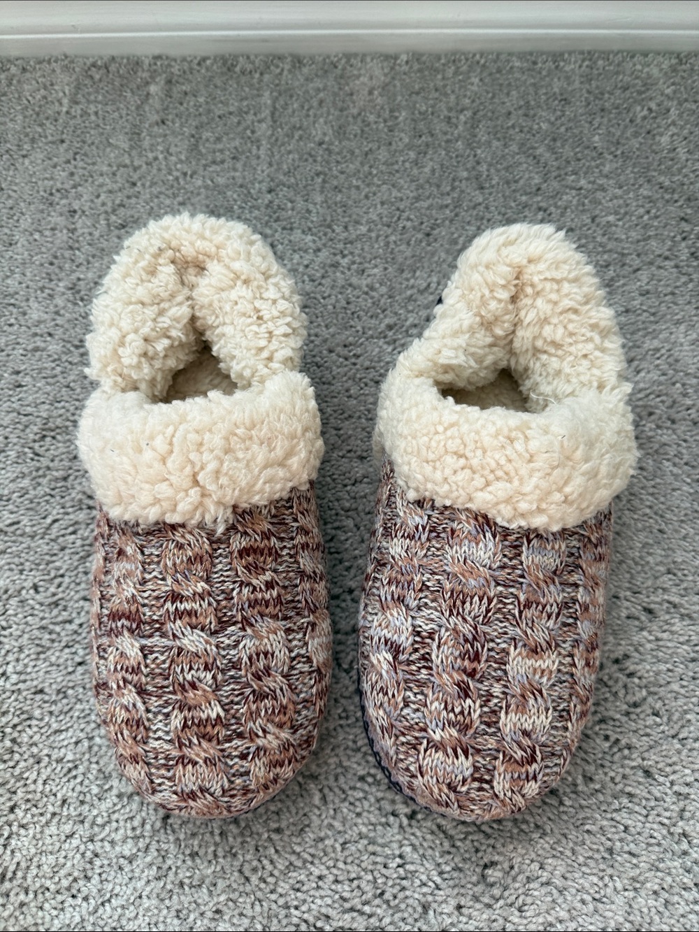 Cozy Knit Sherpa-Lined Women's Slipper - Cream & Brown